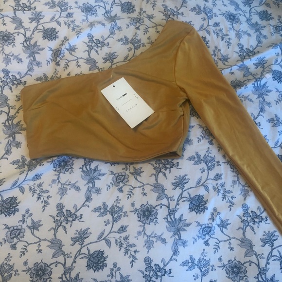 Fashion Nova x Cardi B One Sleeve Crop Top - Picture 4 of 5